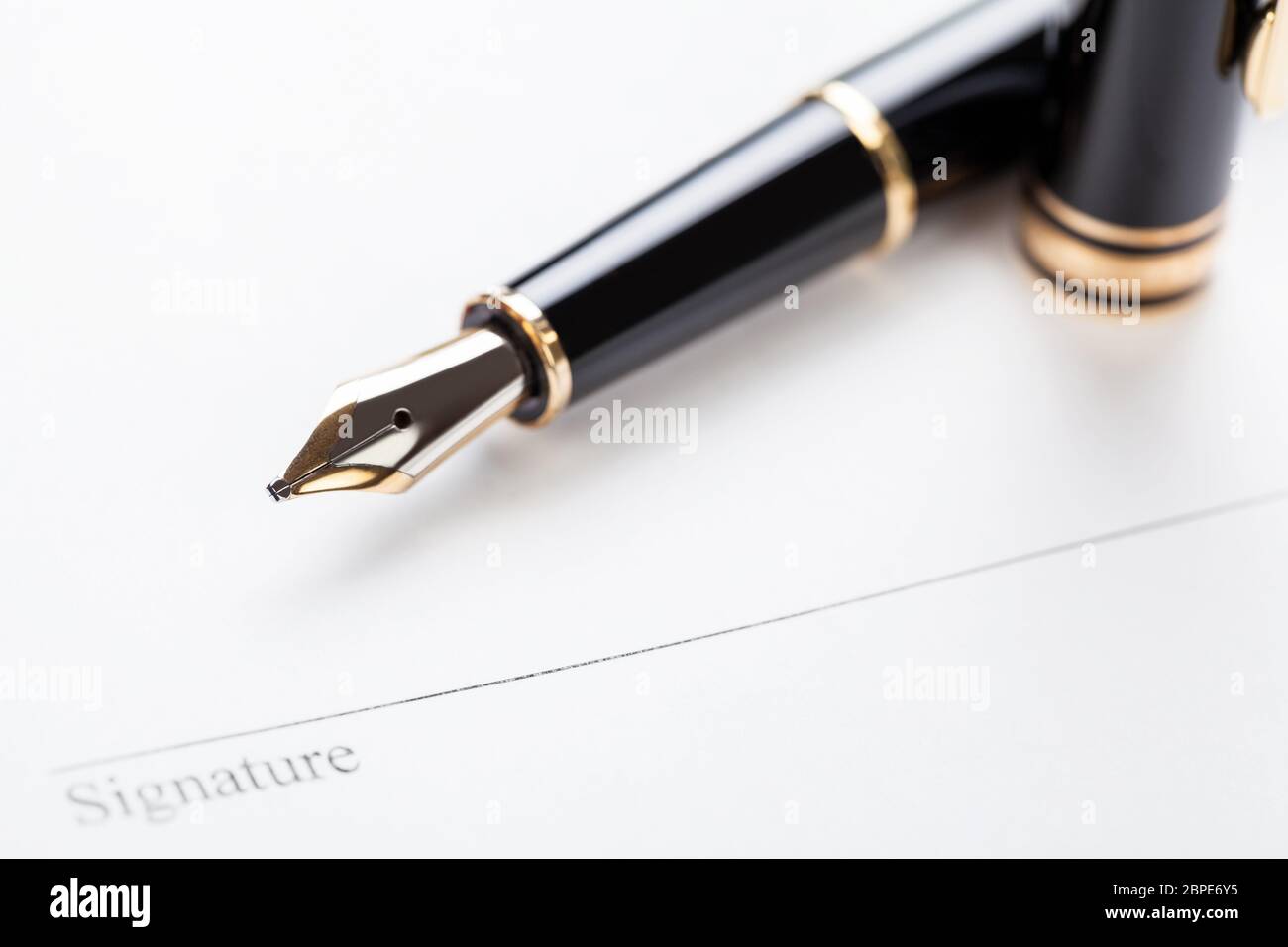 Signatur unterschrift mit füller auf papier détails d'affaires makro Banque D'Images