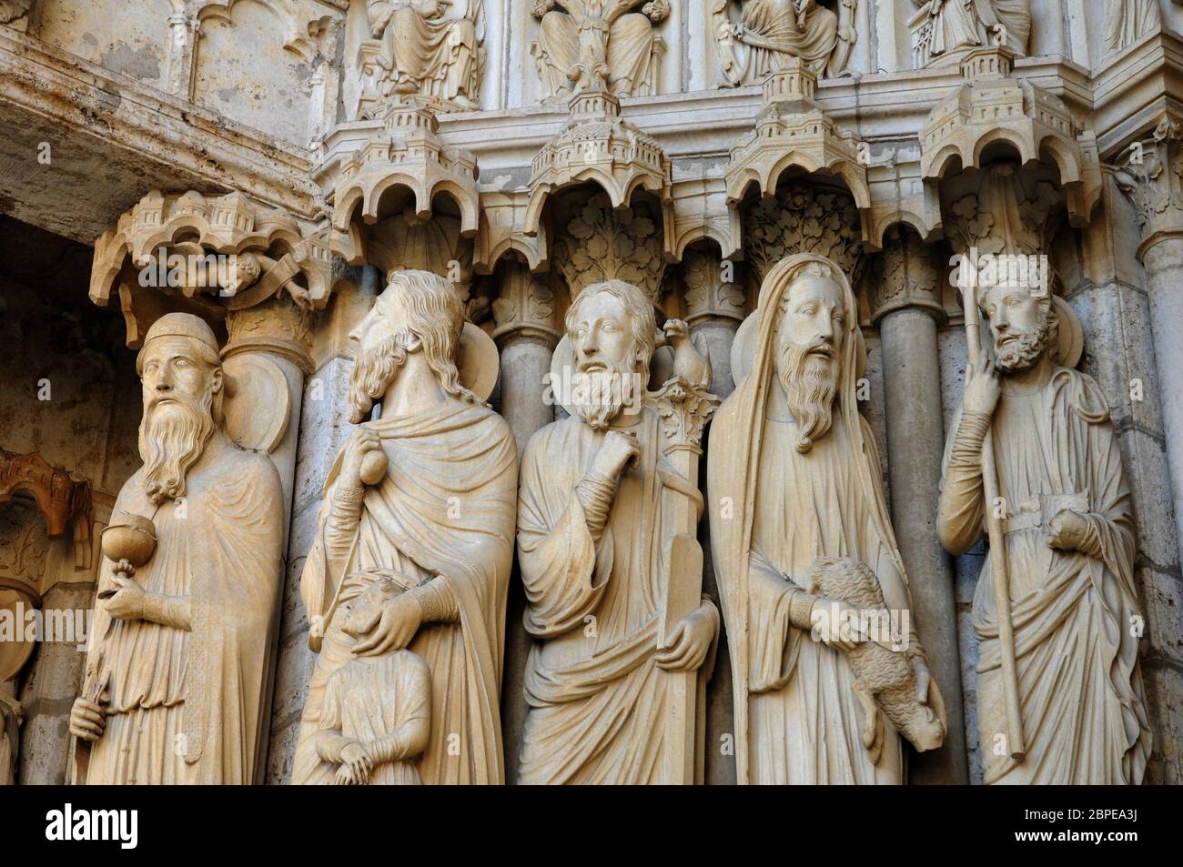 France, cathédrale de Chartres, des statues sur le porche Banque D'Images