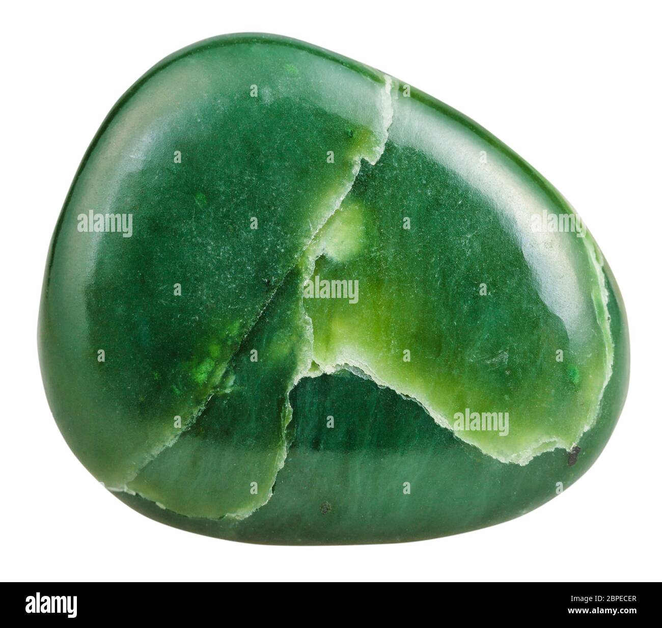 La prise de vue macro de pierre naturelle polie - Néphrite vert (jade) minéral gem stone isolé sur fond blanc Banque D'Images