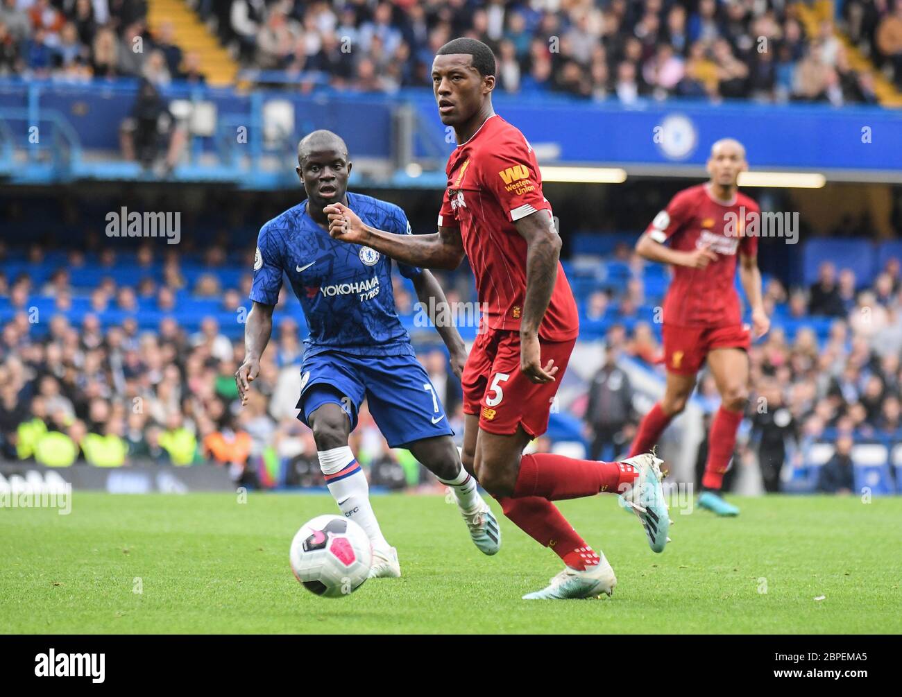 LONDRES, ANGLETERRE - 22 SEPTEMBRE 2019 : Georginio Wijnaldum de Liverpool photographié lors du match de la première League 2019/20 entre Chelsea FC et Liverpool FC à Stamford Bridge. Banque D'Images