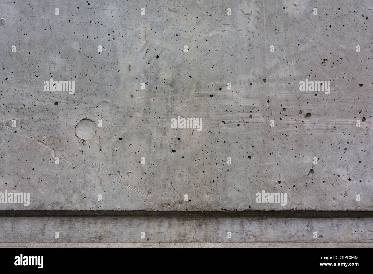 La texture du mur de béton coulé dent sculptée gris de fond de trou Banque D'Images