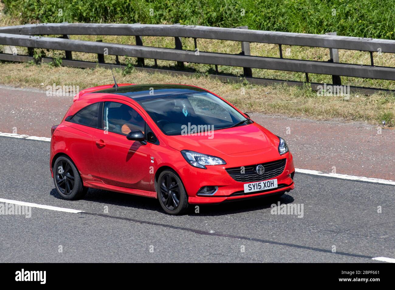 2015 rouge Vauxhall Corsa Limited Edition ; véhicules routiers automobiles, véhicules routiers sur les routes britanniques, moteurs, véhicules routiers sur l'autoroute M6 Banque D'Images