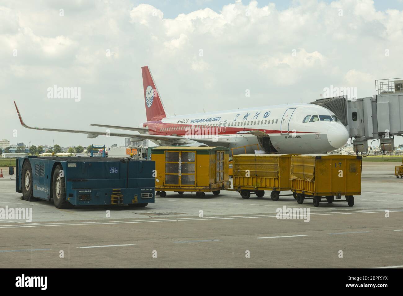 Sichuan AirAirlines avion à l'aéroport de Ho Chi Minh Banque D'Images