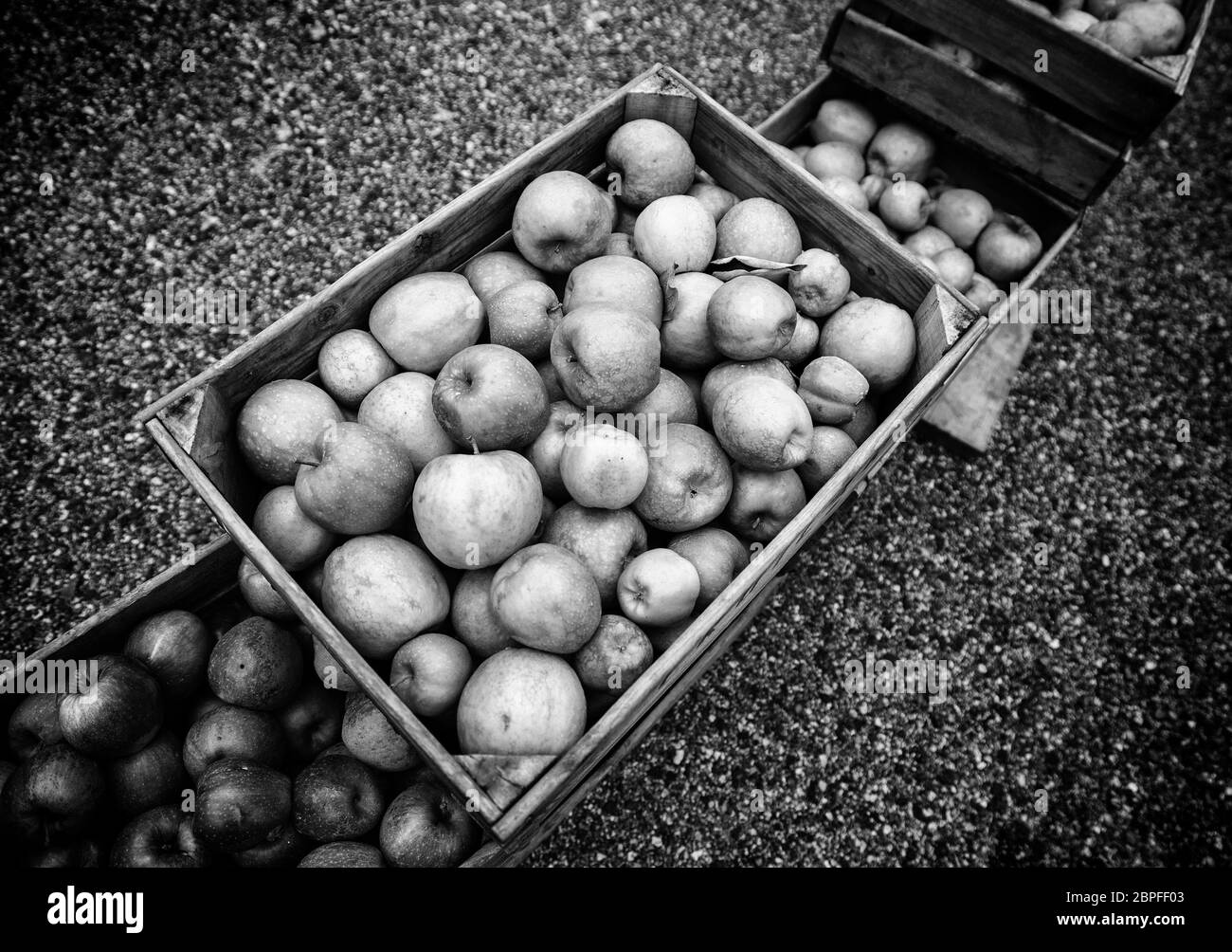 Les pommes dans des boîtes en bois, détail de fruits frais, de l'alimentation et la santé Banque D'Images