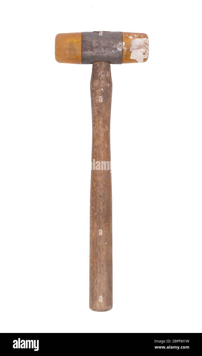 Ancien marteau en bois isolé sur fond blanc Banque D'Images