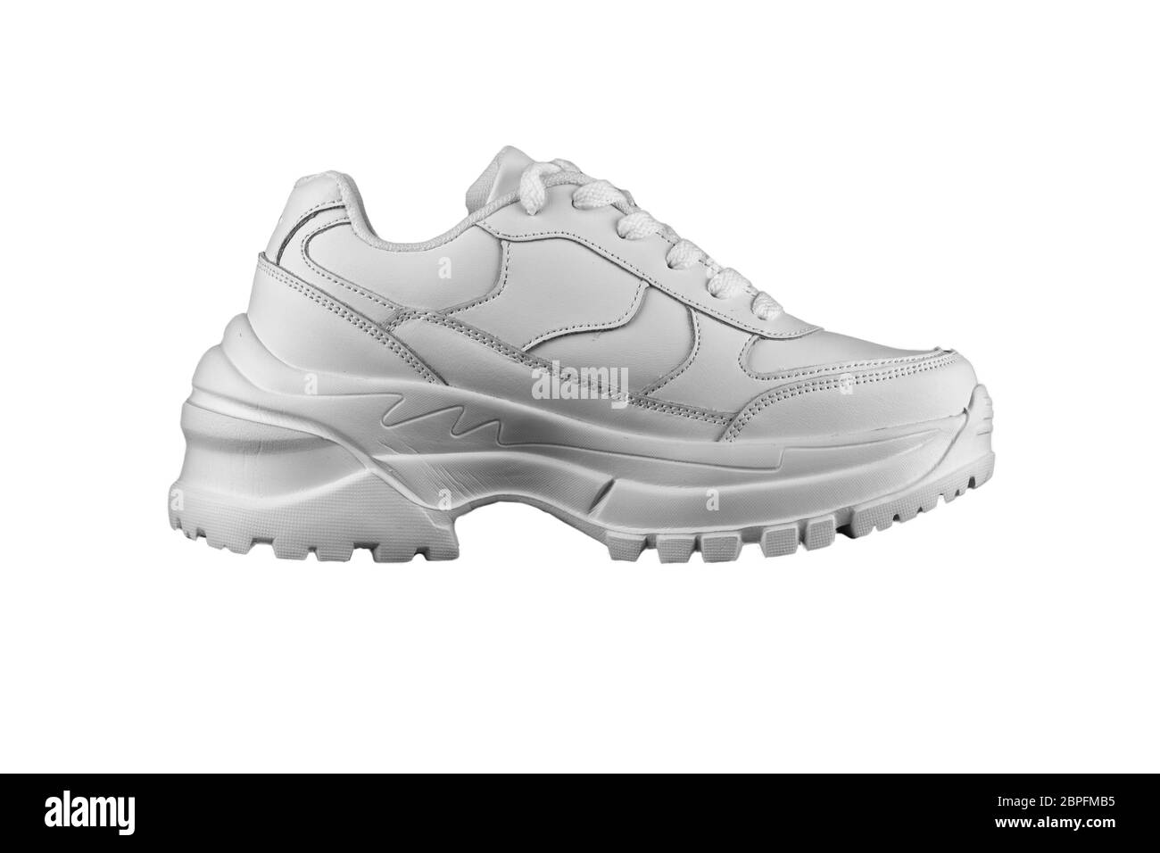 Sneaker blanche sur fond blanc.Chaussures de sport. Banque D'Images