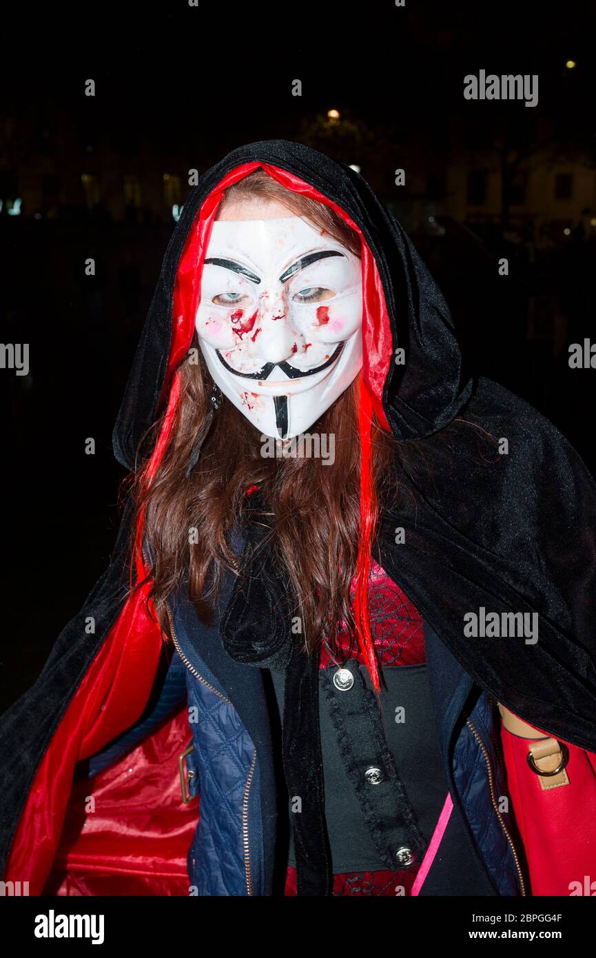 La « Marche du masque de lion » voit des manifestations porter un V pour des masques de type Vendetta Guy Fawkes et manifester contre l'austérité, la violation de l'ir civil Banque D'Images