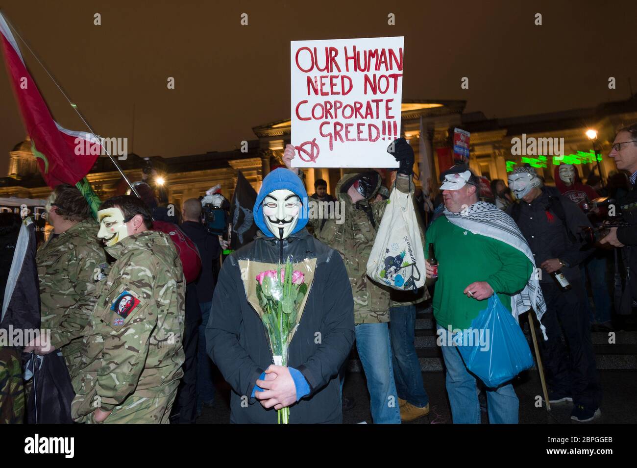 La « Marche du masque de lion » voit des manifestations porter un V pour des masques de type Vendetta Guy Fawkes et manifester contre l'austérité, la violation de l'ir civil Banque D'Images