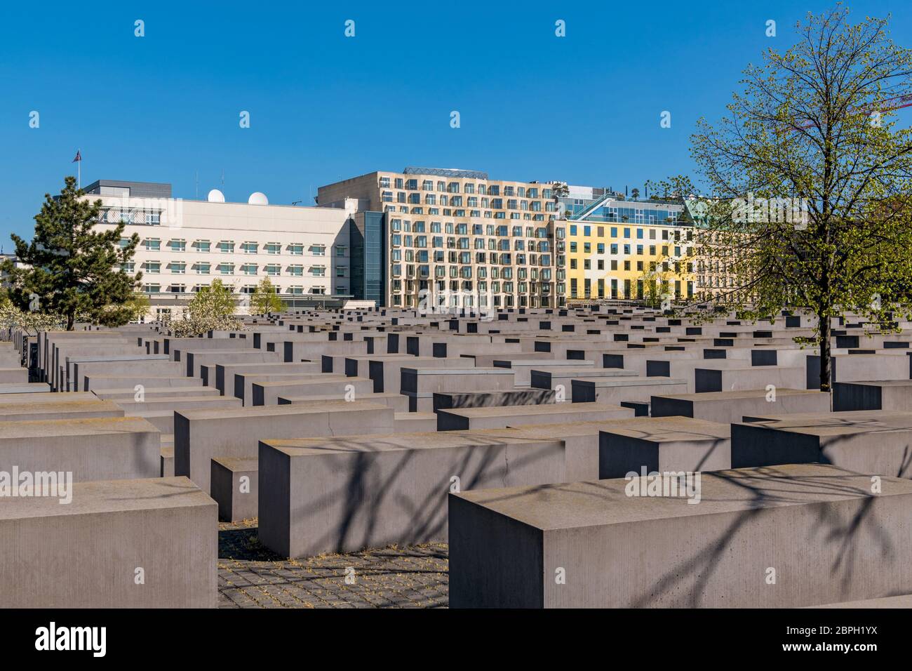 Des rues et des places vides à Berlin pendant la crise de la couronne. En raison de la pandémie de Covid-19, la ville semble déserte. Ici : Hoholocauste-Mahnmal Banque D'Images