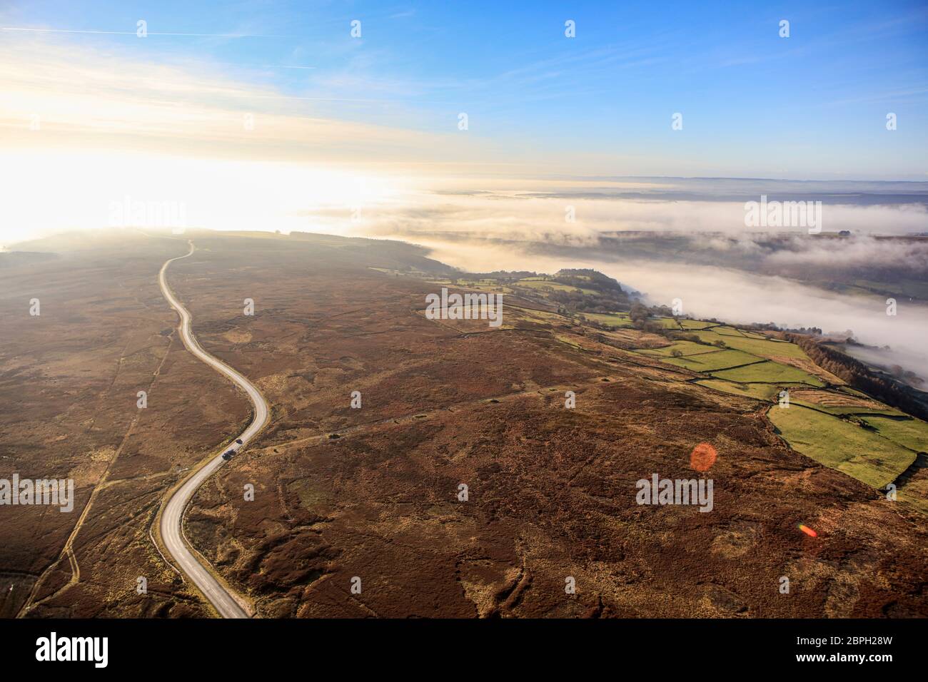 Vue aérienne d'une matinée tôt dans les Yorkshire Moors Banque D'Images