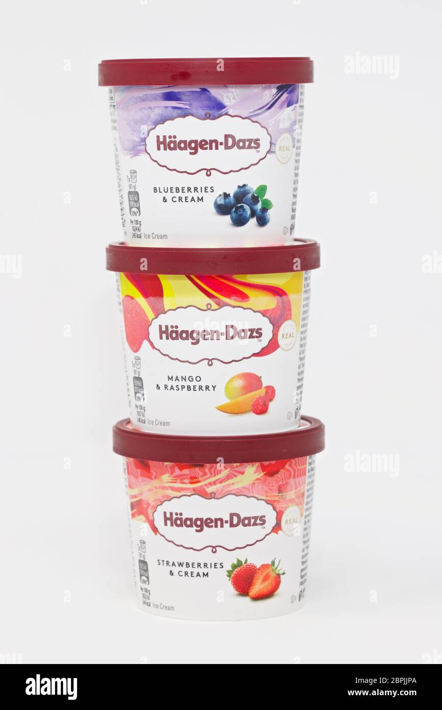 Mini-baignoires de glace aux fruits Haagen Dazs Banque D'Images