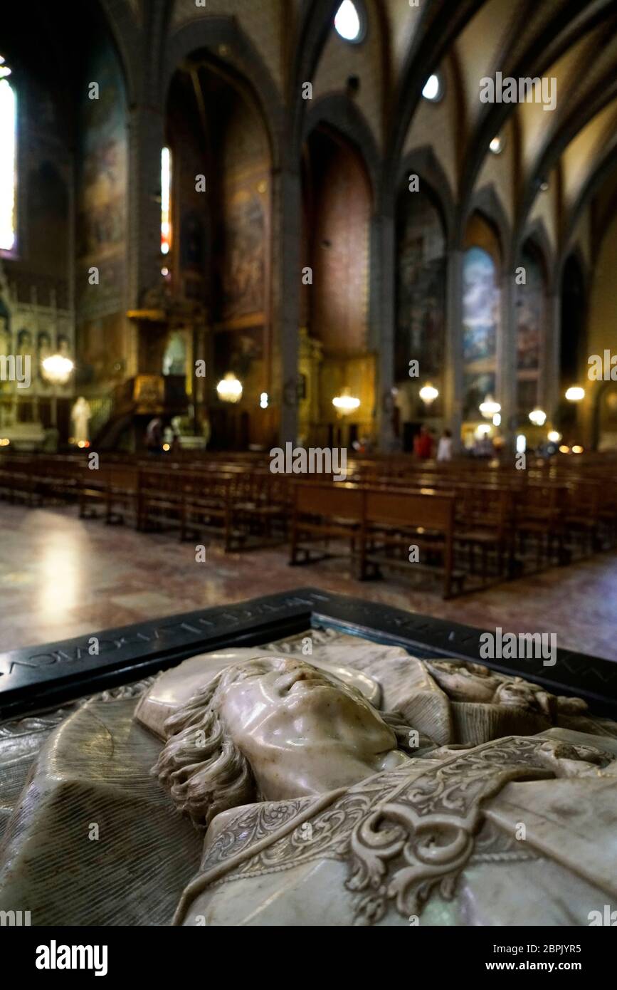 La tombe de l'évêque Louis Habert de Montmort à l'intérieur de la cathédrale de Perpignan.Perpignan.Pyrénées-Orientales.Occitanie.France Banque D'Images