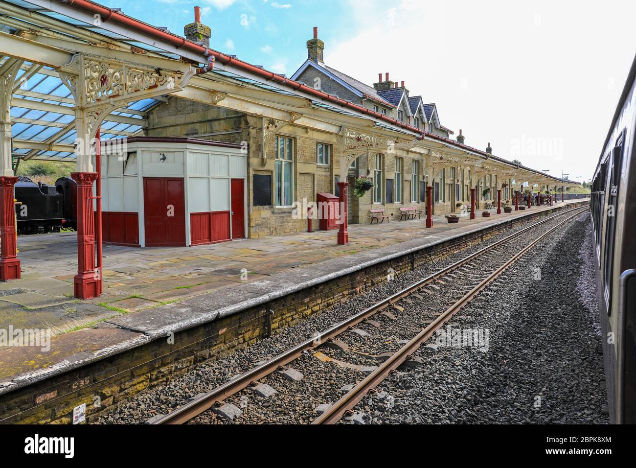 La voûte ornée sur la plate-forme de la gare de Hellifield, Hellifield, North Yorkshire, Angleterre, Royaume-Uni Banque D'Images