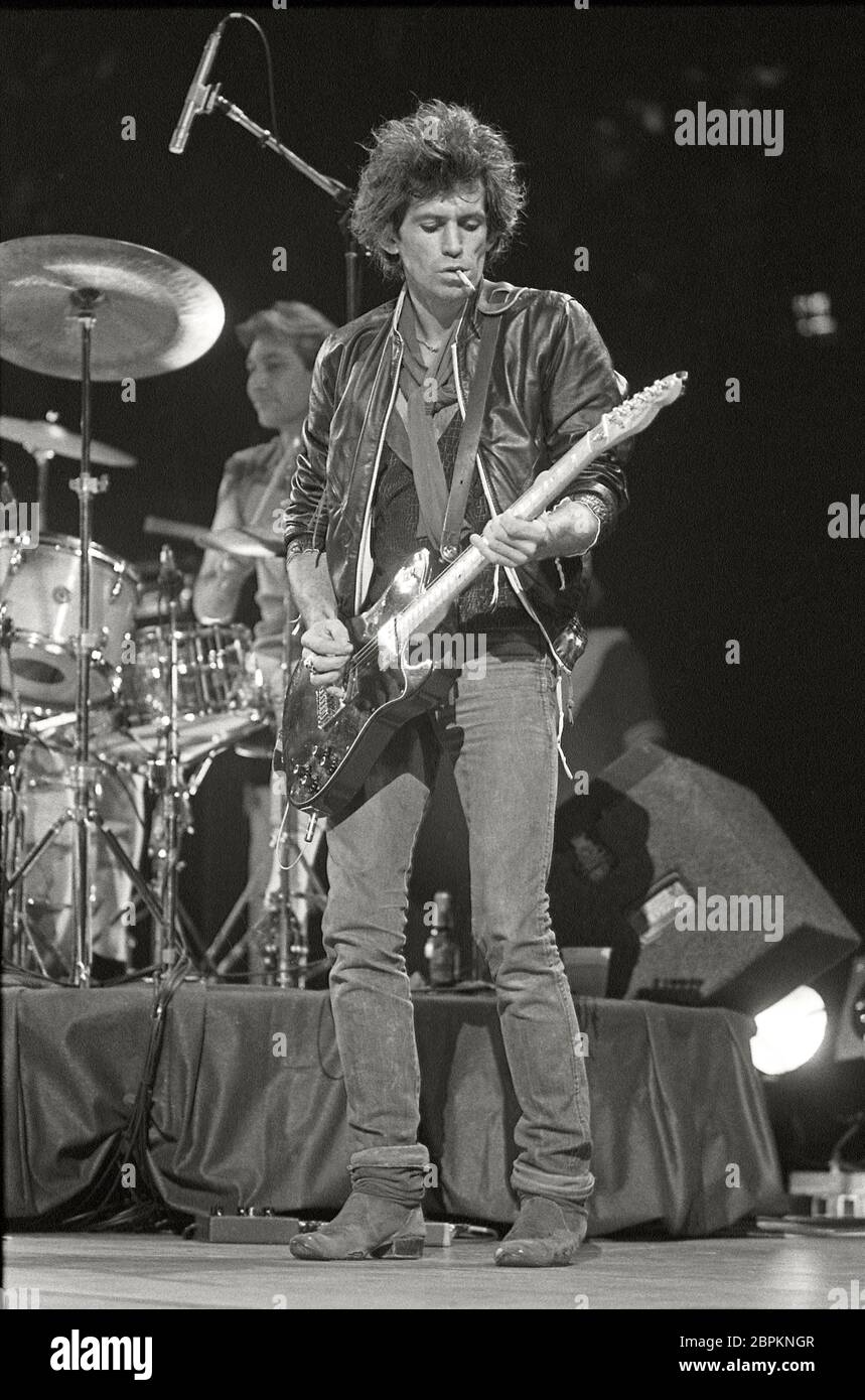Keith Richards avec les Rolling Stones en concert à Rockford, Illinois, le 1er octobre 1981. Image à partir d'un négatif 35 mm. Banque D'Images