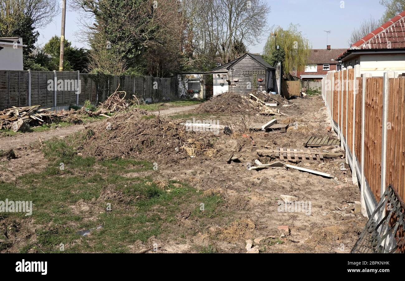 Entre les guerres week-end cottage ou village maison maintenant construire terrain Covid19 retardé démarrage en 2021 Angleterre site britannique pour nouvelle recherche de maison bxvzy Banque D'Images