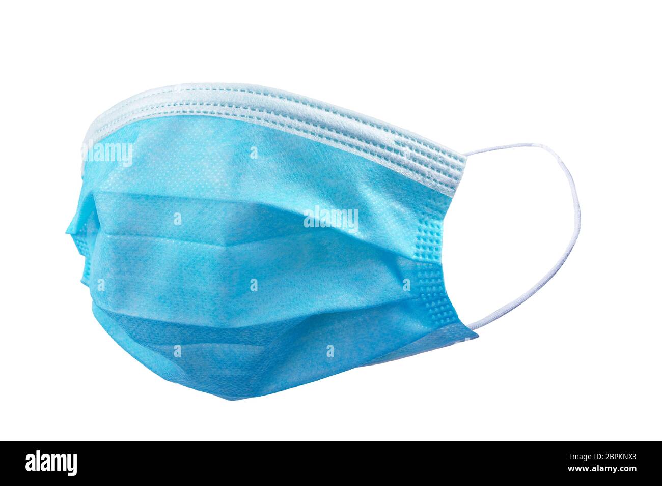 Vue de trois quarts du masque chirurgical isolé avec des lanières d'oreilles en caoutchouc pour couvrir la bouche et le nez afin de protéger le visage contre le virus Banque D'Images
