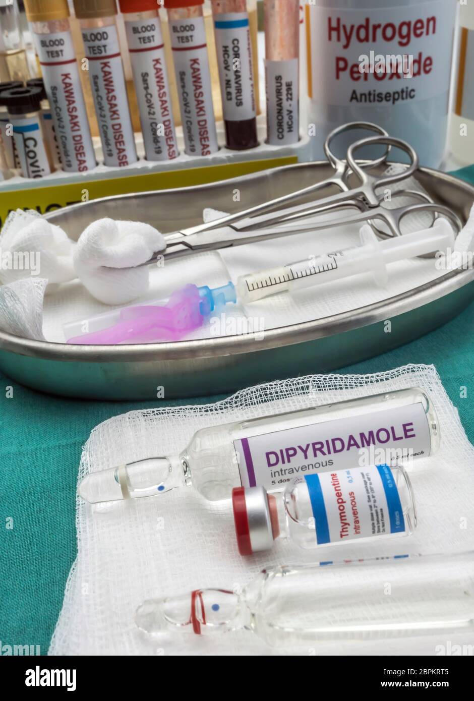 Divers médicaments préparés pour traiter la maladie de Kawasaki liée au SRAS-COV-2 chez les enfants de moins d'un an, image conceptuelle, médicament générique sans marque c Banque D'Images