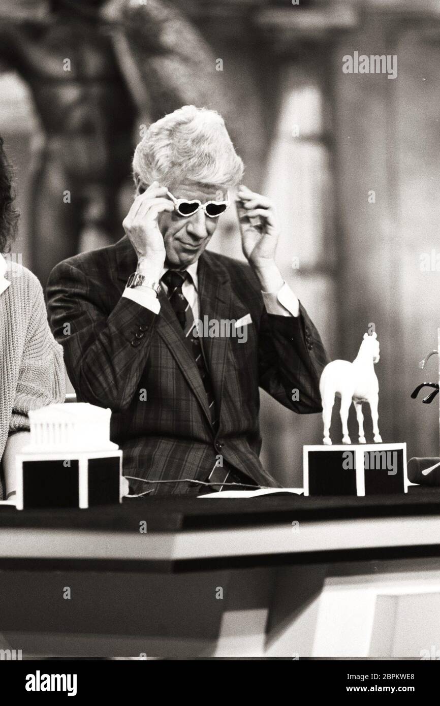 Rudi Carrell // TV-Show // 80er - Der niederländische Showmaster Rudi Carrell in einer deutschen Fernsehsendung Banque D'Images