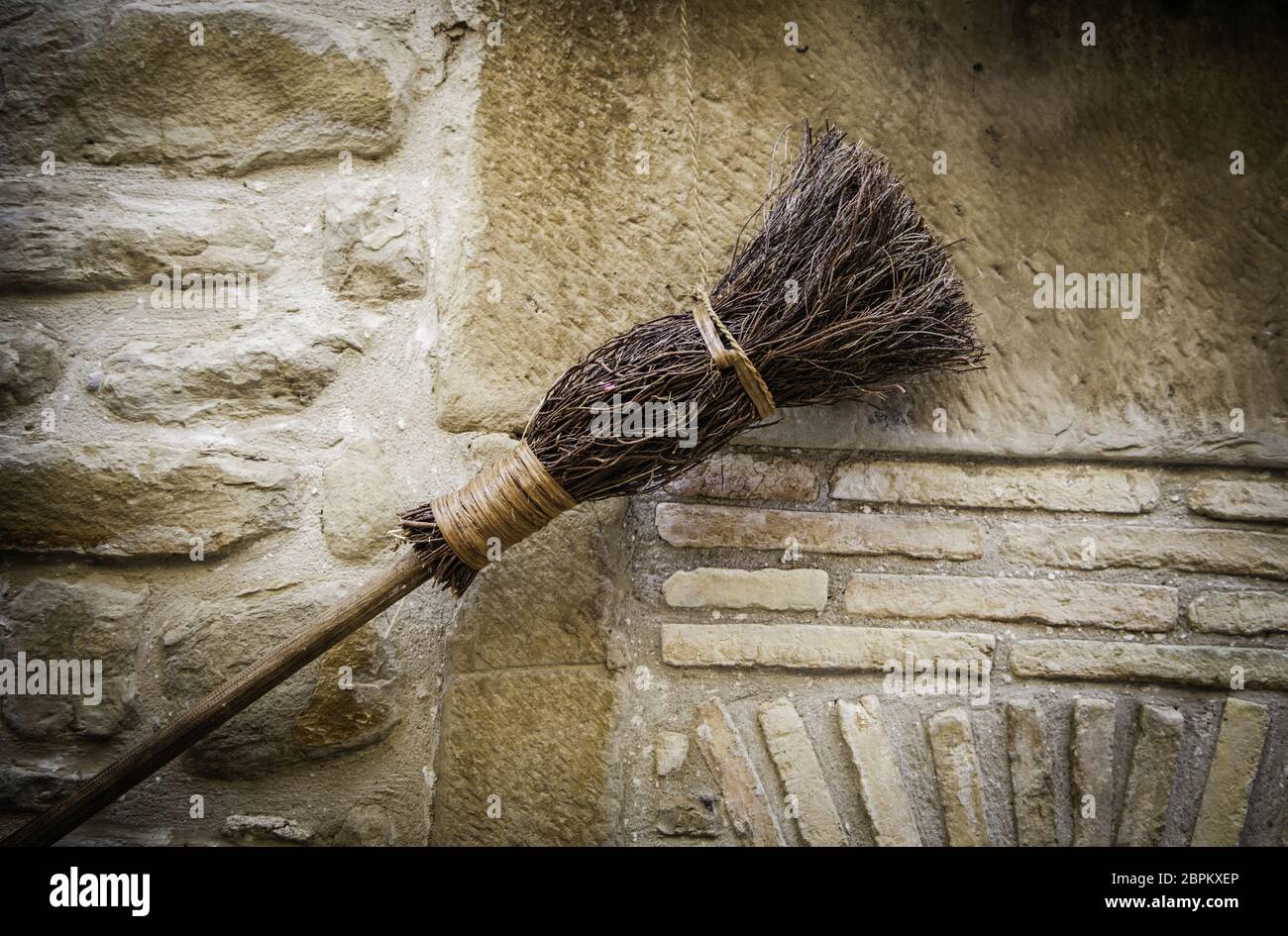 Détail de manches pour les sorcières de Halloween, détail de la décoration et de la superstition, magie et mystère Banque D'Images