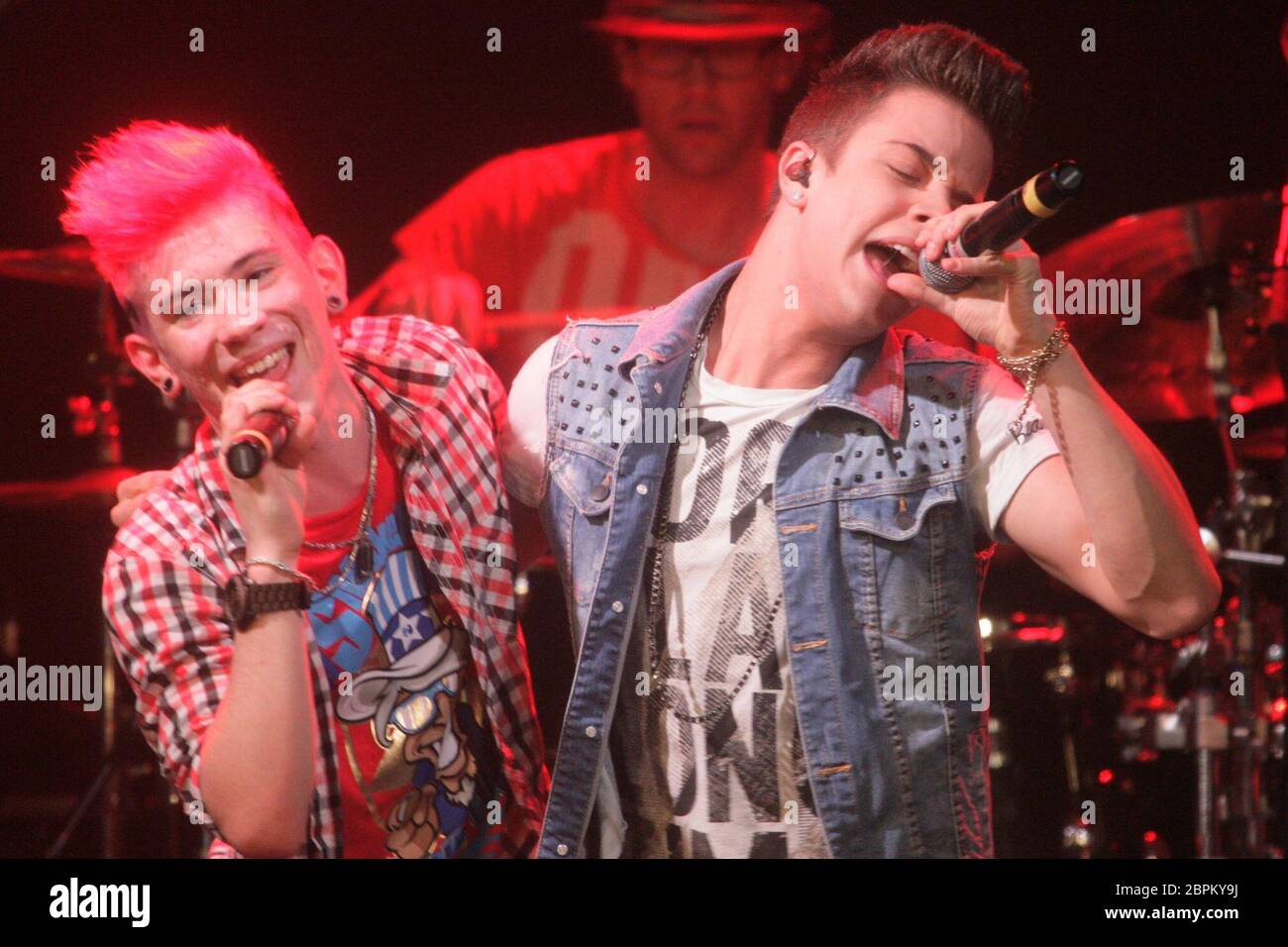 Daniele Negroni & Luca hänni - Merci aux fans-Tour // Gloria Köln - Daniele Negroni und Luca hänni (v. l. n. r.) // Daniele Negroni & Luca hänni - Merci aux fans-Tour // Gloria Theatre Köln // 15.04.2013 Banque D'Images