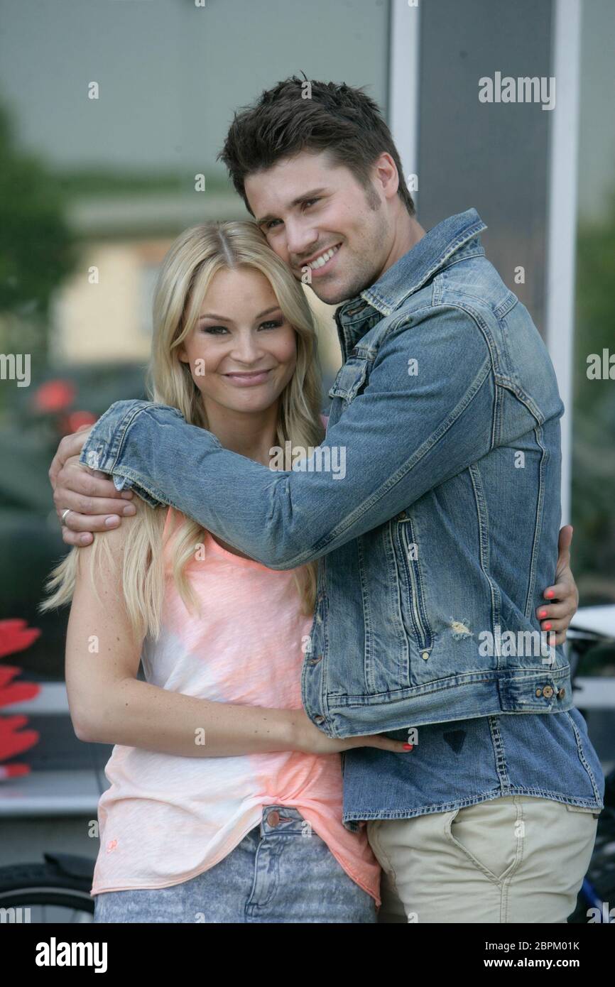 Thore Schölermann & Jana Julie Kilka - Traumpaar aus ?Verbotene Liebe? Thore Schölermann und Jana Julie Kilka Banque D'Images