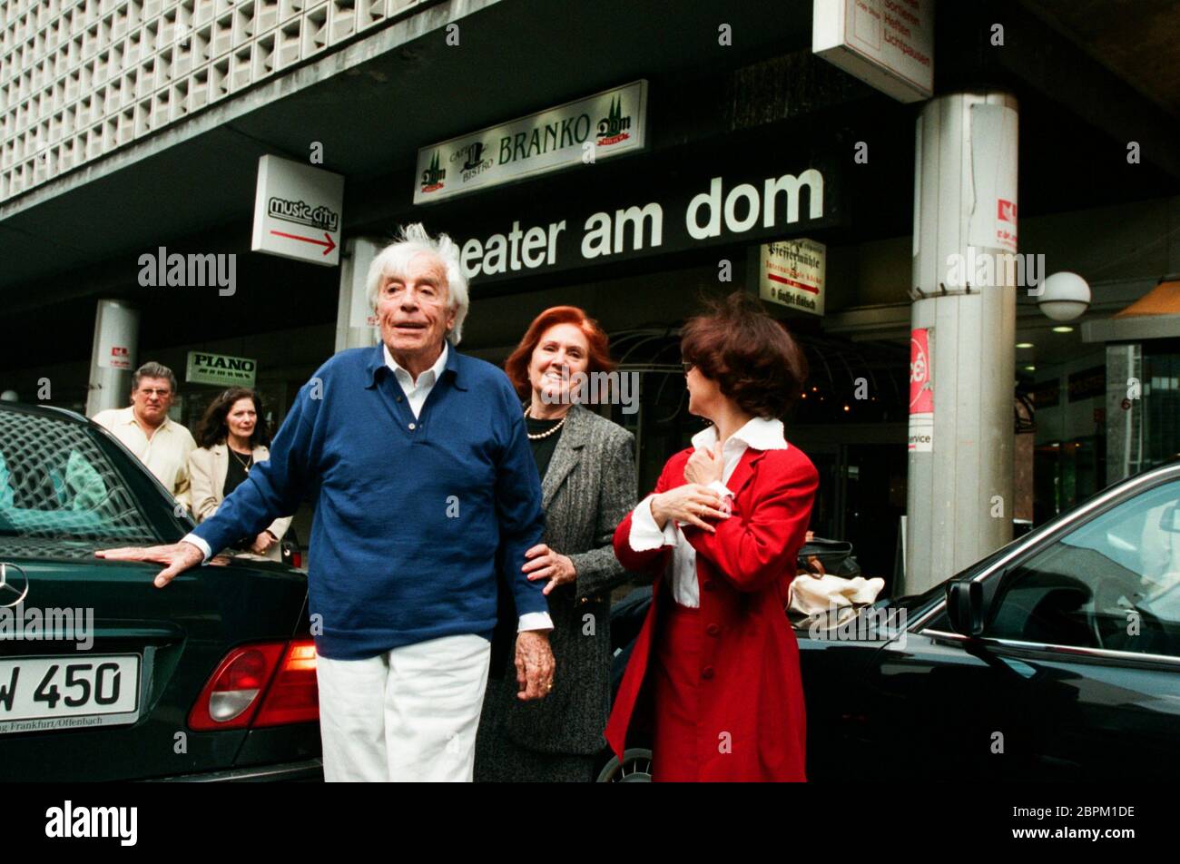 Johannes Heesters - Théâtre Am Dom - 26.04.1999 - Johannes Heesters (Liens) und Frau Simone Retel-Heesters (rechts) // Théâtre Am Dom Köln // 26.04.1999 Banque D'Images