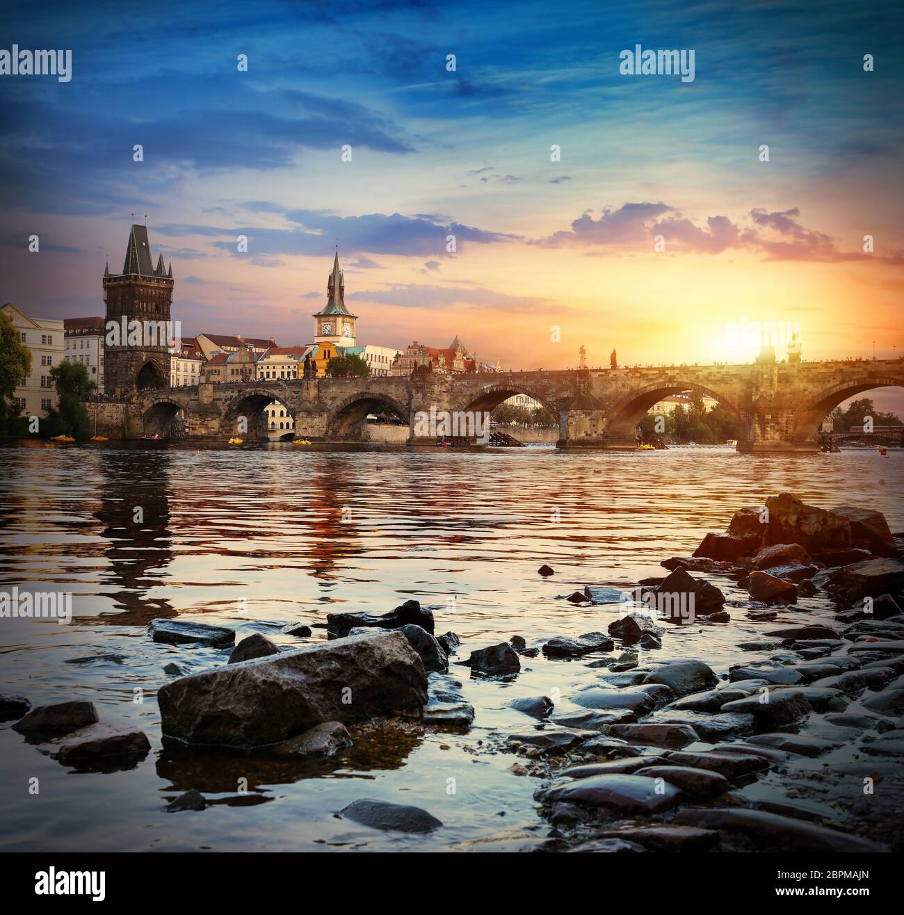 L'aube sur le Pont Charles et de la rivière Vltava à Prague Banque D'Images