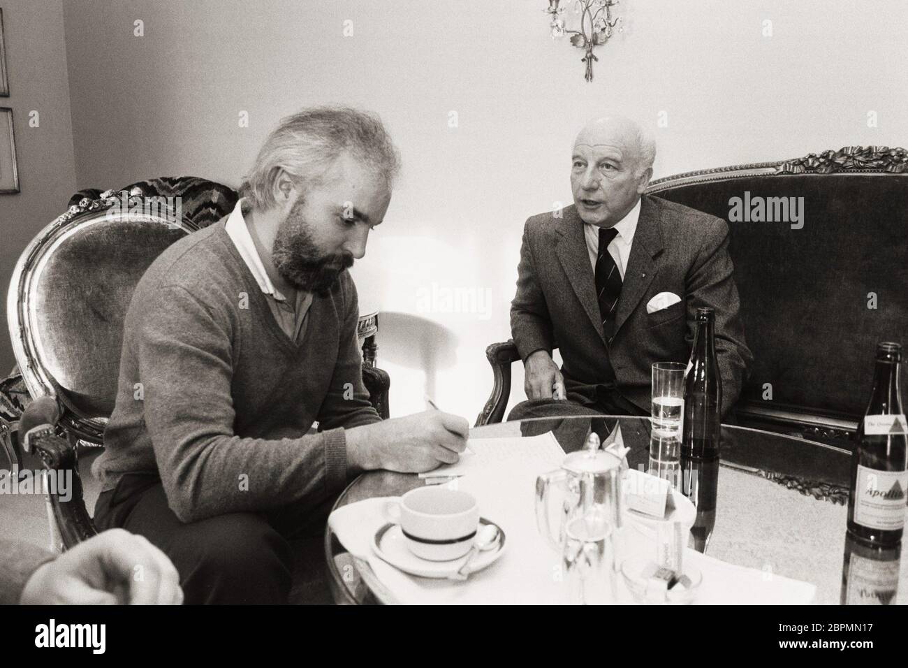 Bundespräsident Walter Scheel // 80er Jahren - Interview mit dem ehemaliger Bundespräsident Walter Scheel in den 80er Jahren Banque D'Images