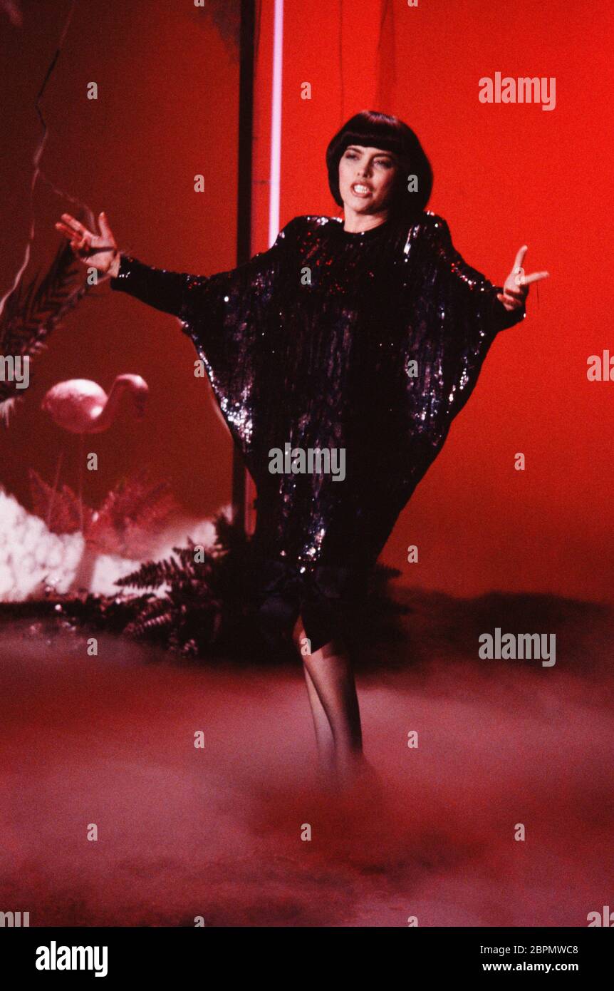 Deutsches Konzert - Die französische Sängerin Mireille Mathieu während eines deutschen Konzerts. Banque D'Images