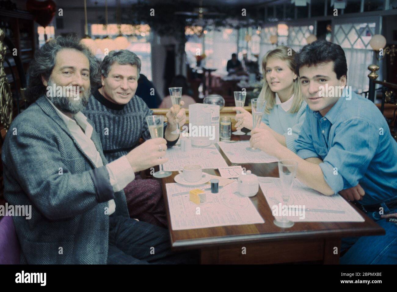 Nino de Angelo - Der deutsche Schlagersänger Nino de Angelo (rechts) et Judith (hinten rechts). Banque D'Images