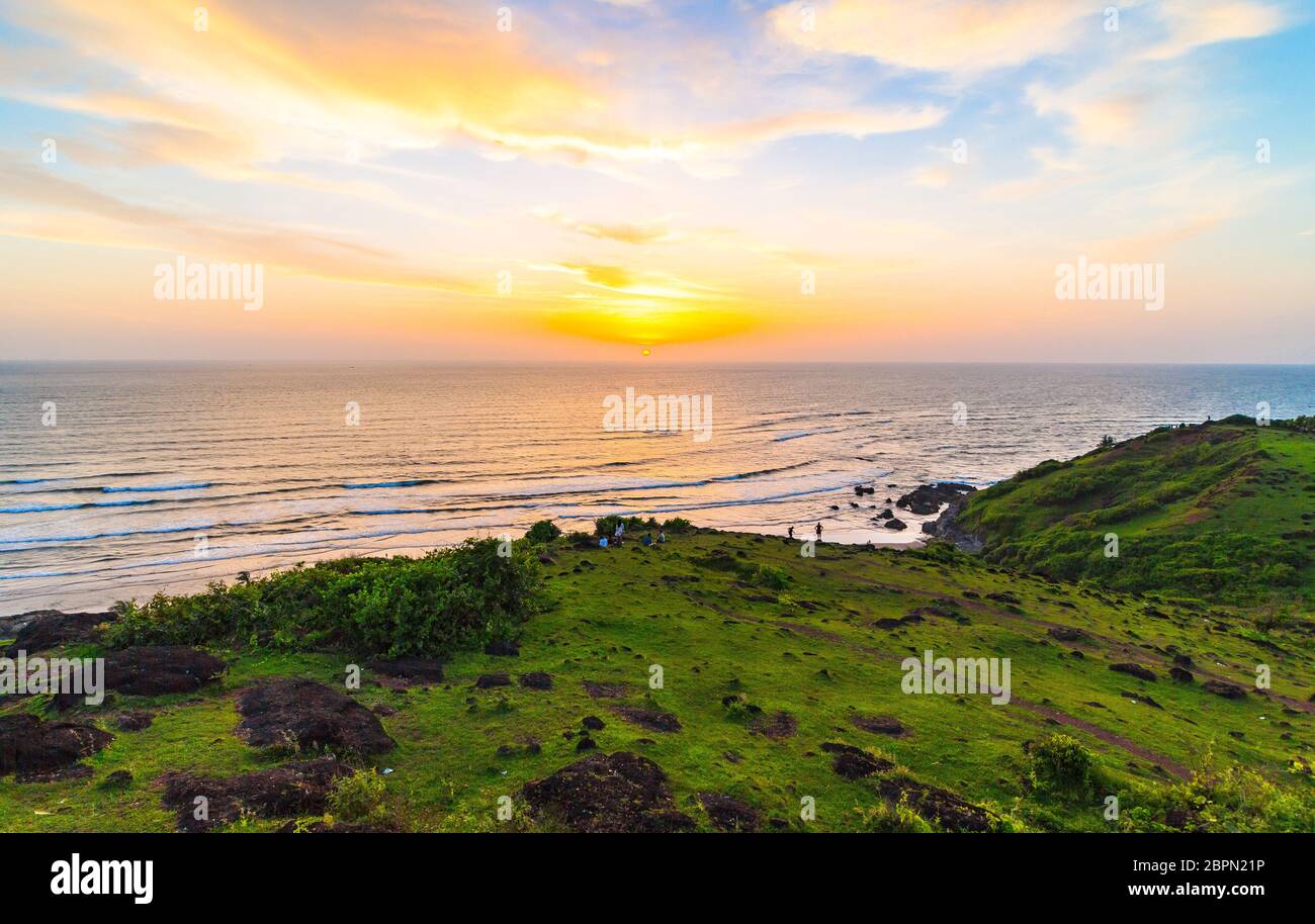 Go Green Goa - coucher de soleil sur Vagator Beach, Goa, Inde. Le Goa de la taille d'une pinte est plus que des plages et des fêtes de transe. Vagator Beach est une plage célèbre. Banque D'Images