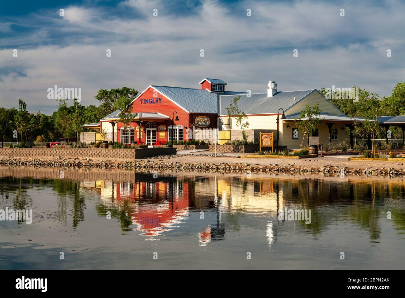 Gare et café et étang, Tingley Beach, Albuquerque, Nouveau-Mexique, États-Unis Banque D'Images
