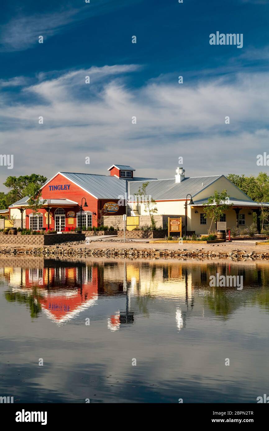 Gare et café et étang, Tingley Beach, Albuquerque, Nouveau-Mexique, États-Unis Banque D'Images