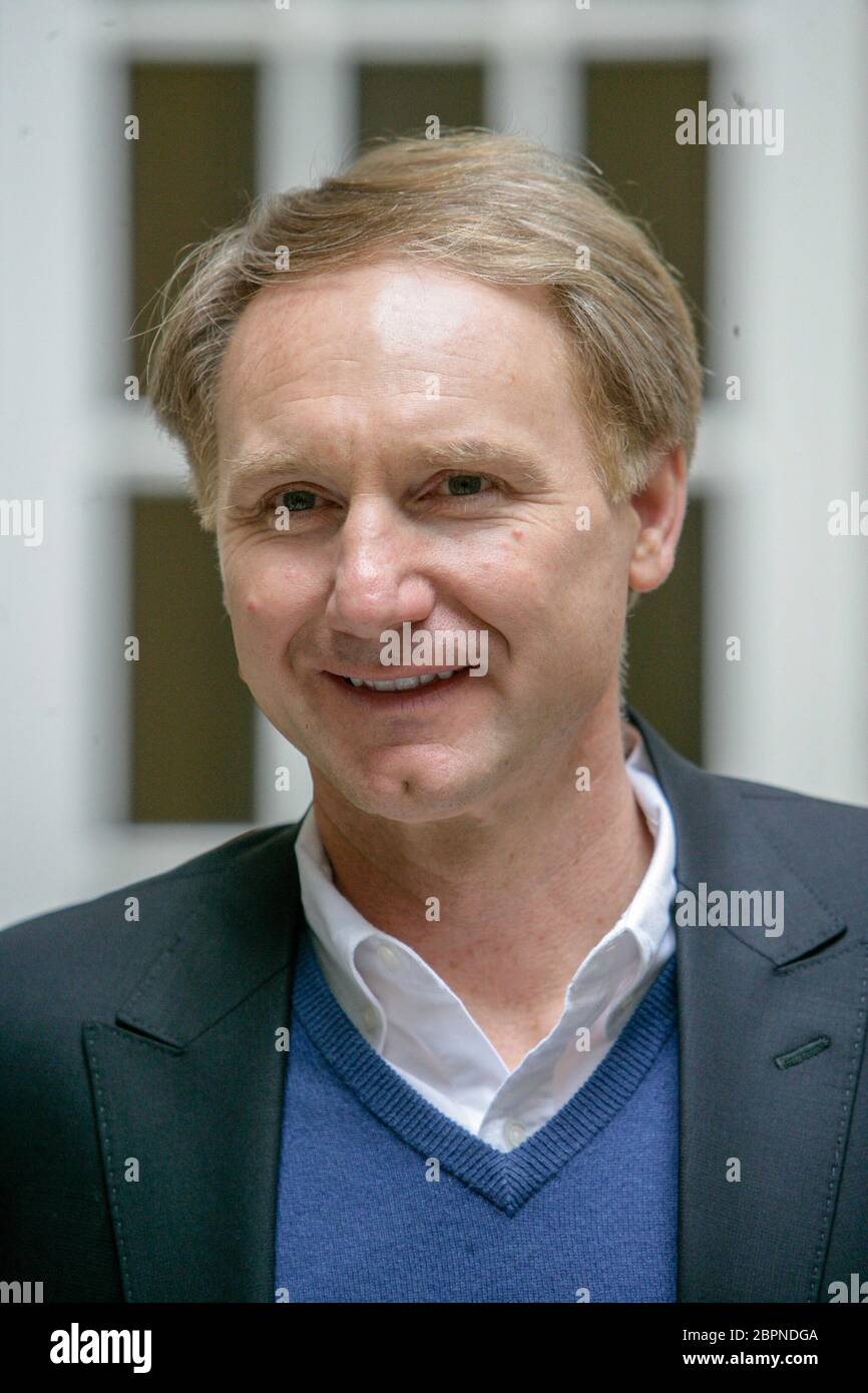 DaN Brown Buchprästation 'Inferno' - Der US-amerikanische Schriftsteller Dan Brown präsenoert seinen neuesten Thriller 'Inferno' à Köln. Banque D'Images