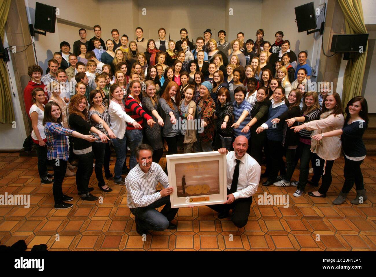 Unheilig - Kölner Jugendchor St.Stephan - Der Kölner Jugendchor St.Stephan und der Graf von der Band Unheilig Banque D'Images