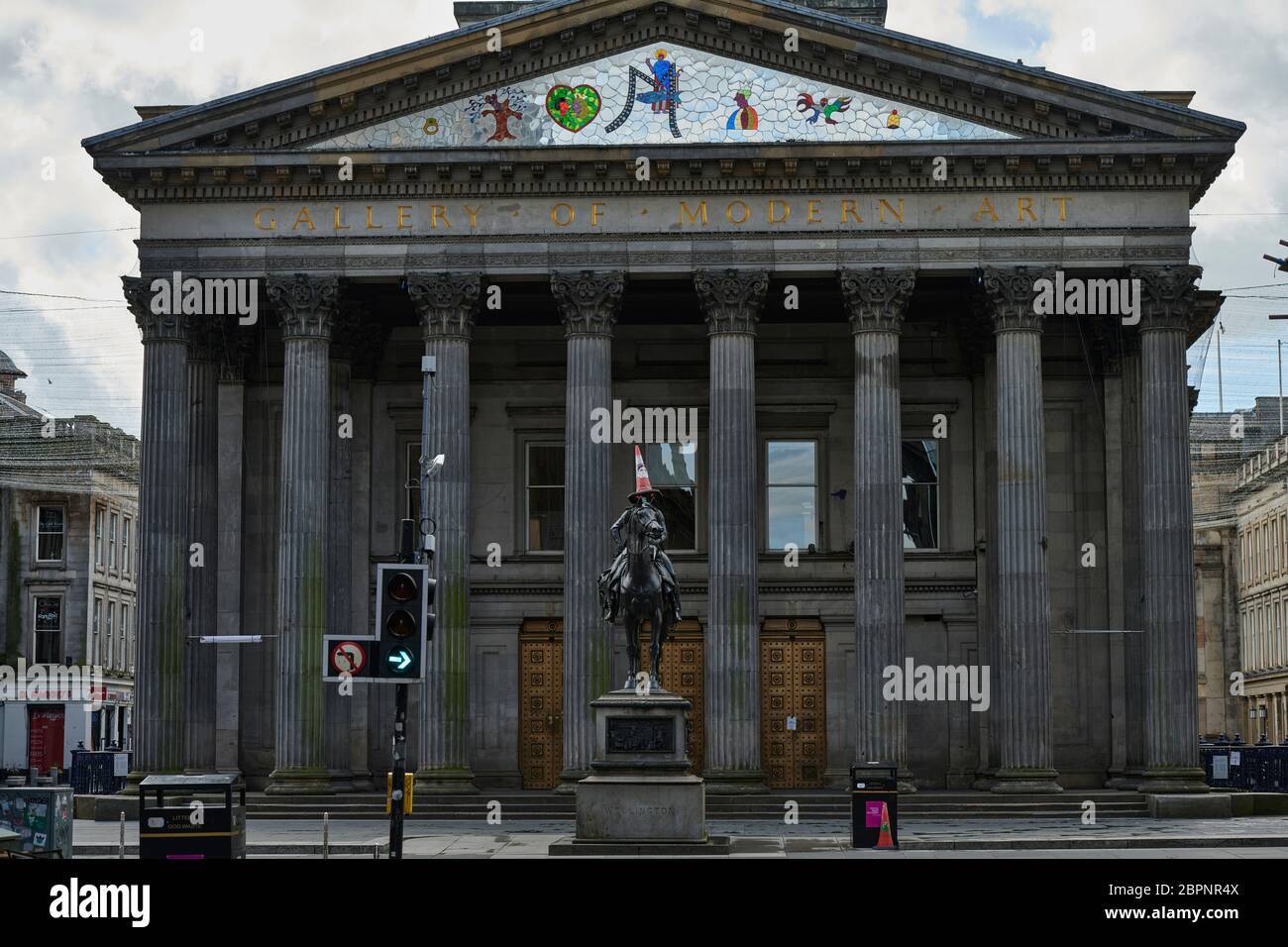 La statue emblématique de Glasgow, monument historique de wellington, présente un masque facial lors des restrictions de verrouillage du coronavirus, le 16 mai 2020 Banque D'Images