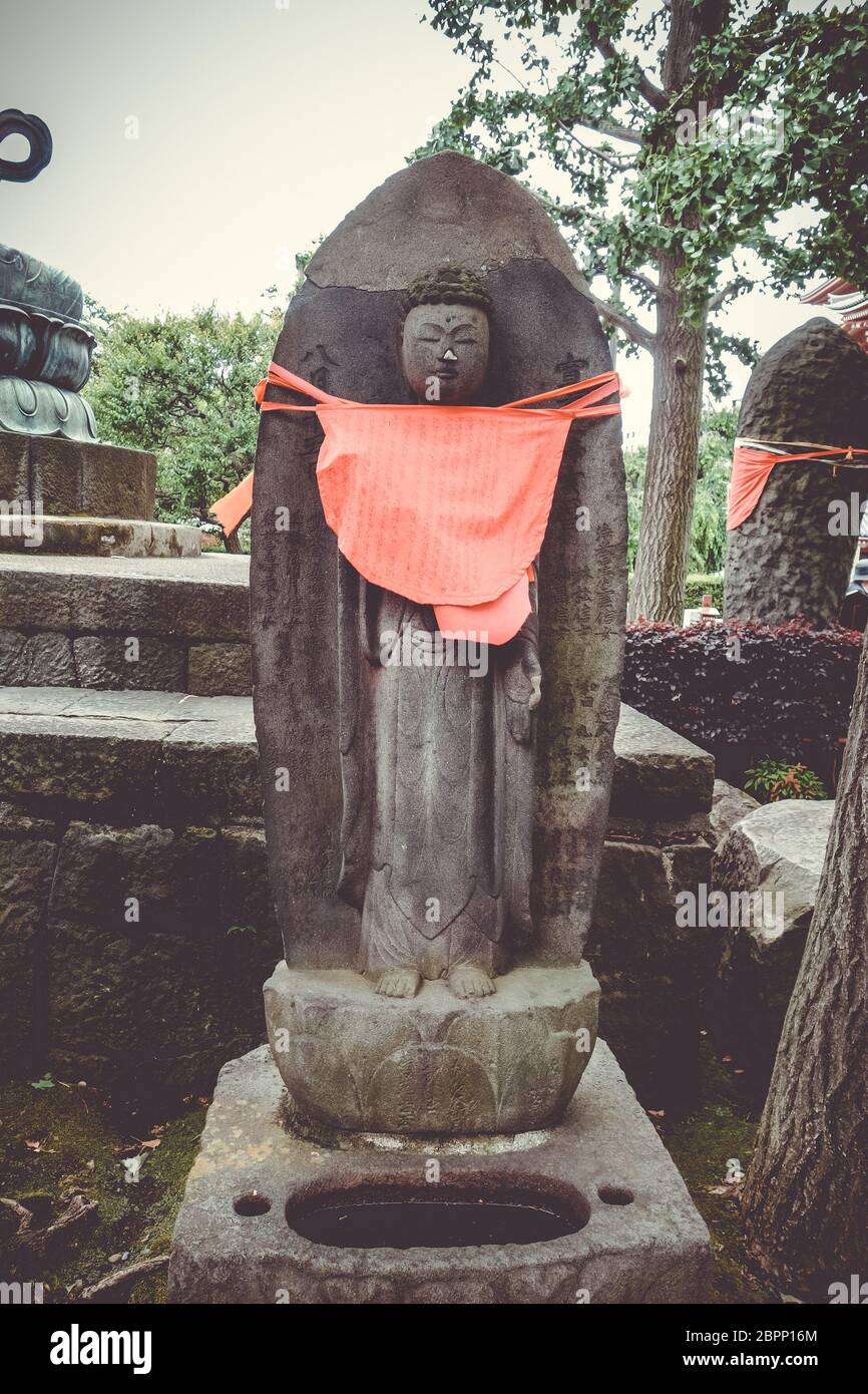 Statue Jizo dans Senso-ji Kannon, Tokyo, Japon Banque D'Images