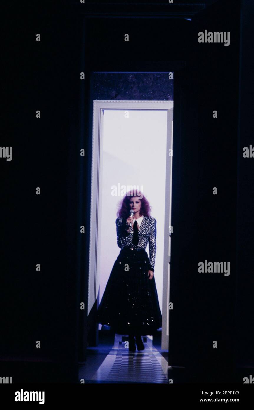 Milva TV-Auftritt - Die italienische Sängerin und Sauspielerin Milva (Maria Ilva Biolcati) Banque D'Images