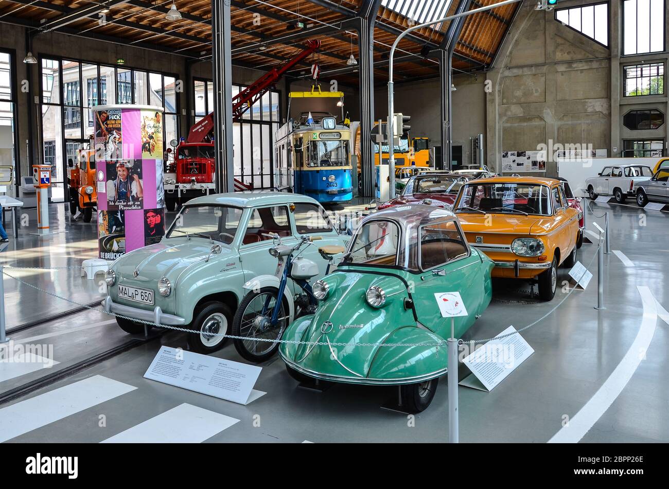 Dans des scènes grandeur nature impressionnantes, le musée des transports de Munich présente les transports et la mobilité historiques et actuels dans trois salles d'exposition. Banque D'Images