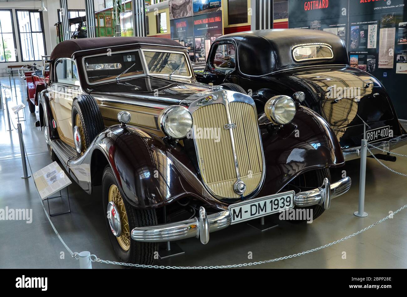Dans des scènes grandeur nature impressionnantes, le musée des transports de Munich présente les transports et la mobilité historiques et actuels dans trois salles d'exposition. Banque D'Images