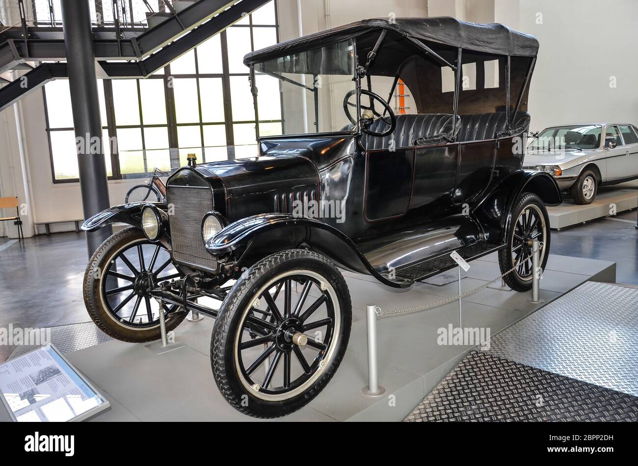 Dans des scènes grandeur nature impressionnantes, le musée des transports de Munich présente les transports et la mobilité historiques et actuels dans trois salles d'exposition. Banque D'Images