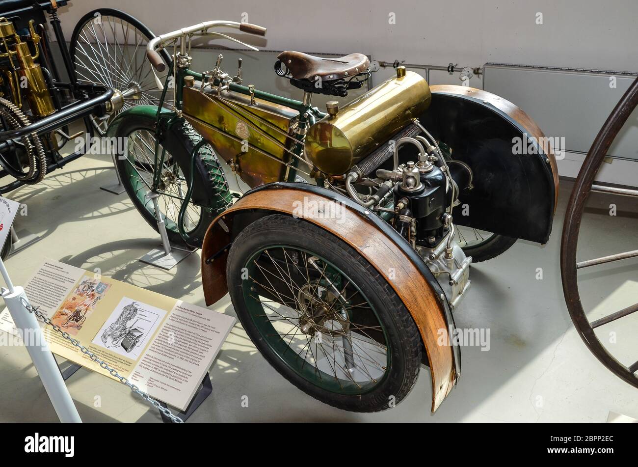 Dans des scènes grandeur nature impressionnantes, le musée des transports de Munich présente les transports et la mobilité historiques et actuels dans trois salles d'exposition. Banque D'Images