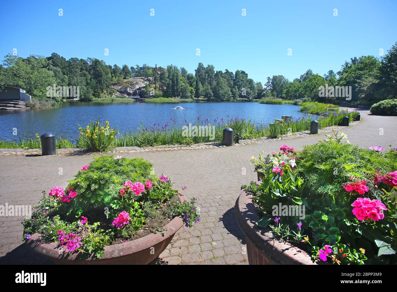 Paysage du parc aquatique de Sapokka qui est un charmant jardin public du centre-ville. Kotka, Finlande. Banque D'Images