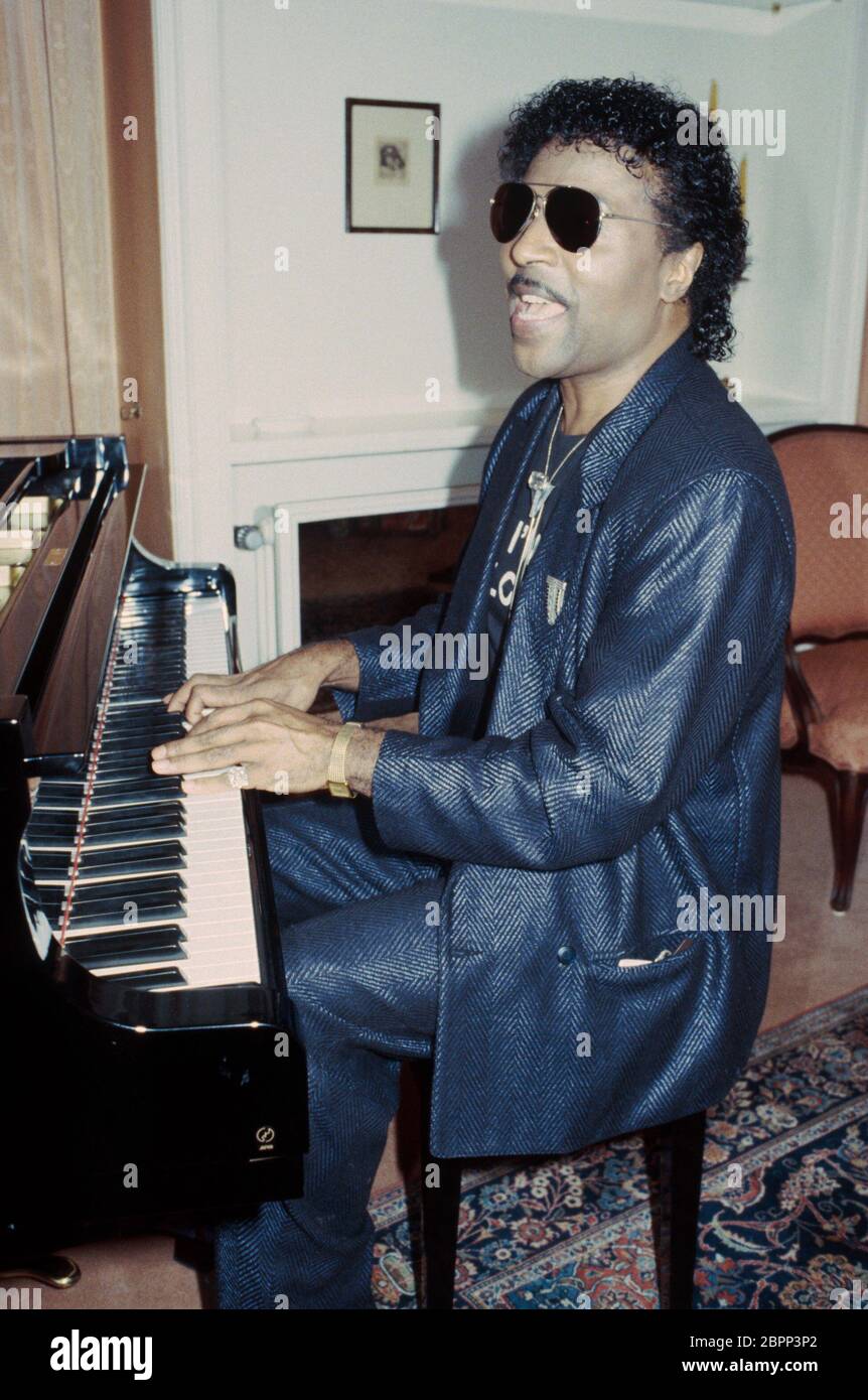 Little Richard - Der US-amerikanische Sänger an einem Flügel Banque D'Images