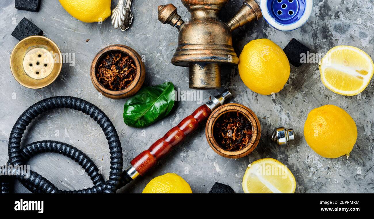 Arôme de fruits avec narguilé pour vous détendre.narguilé narguilé Chicha.avec le citron.tabac Lime Banque D'Images