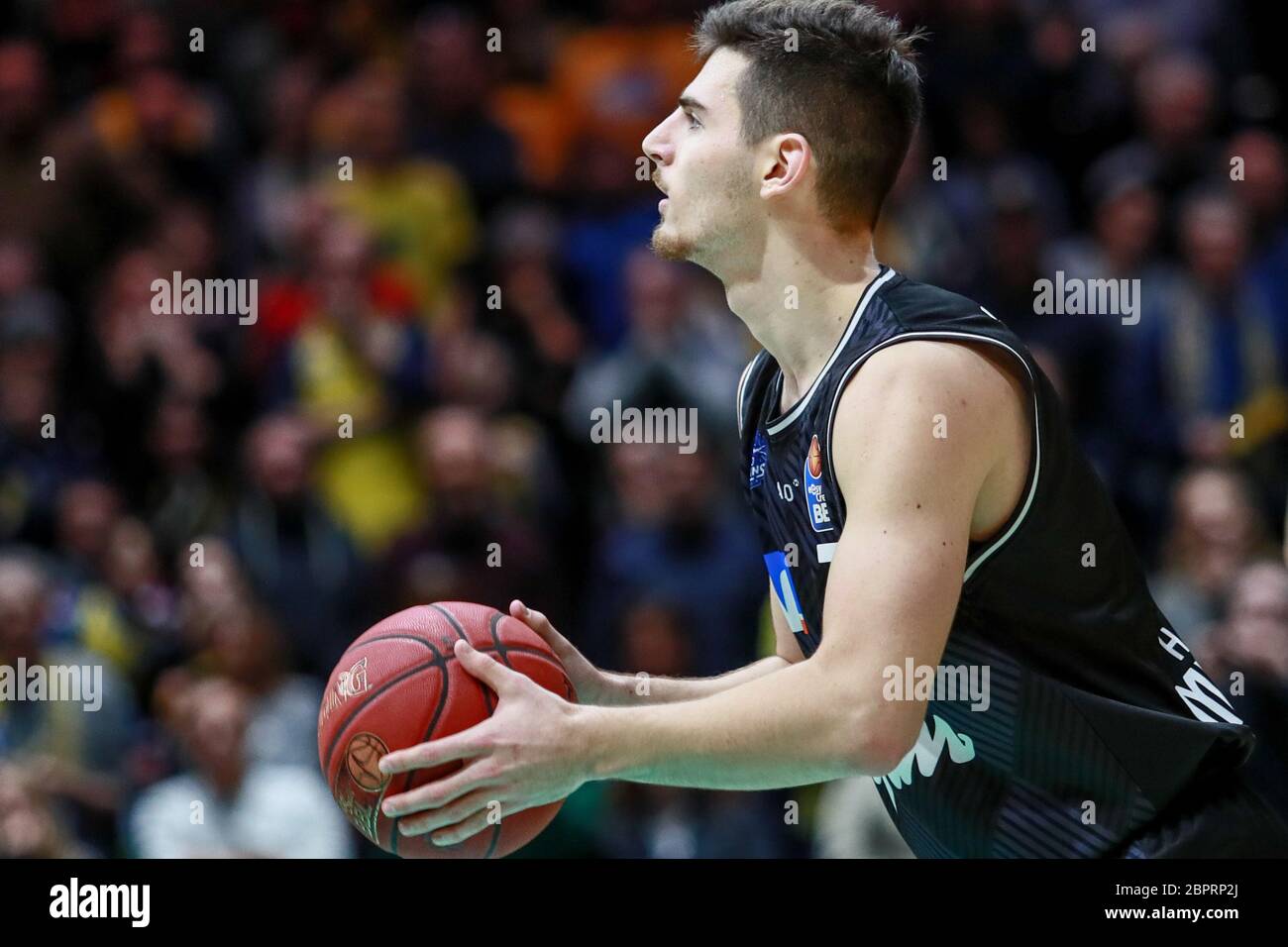 Braunschweig, Allemagne, 27 décembre 2019: Sebastian Herrera de Merlins Crailsheim pendant le match de basketball BBL Bundesliga Banque D'Images