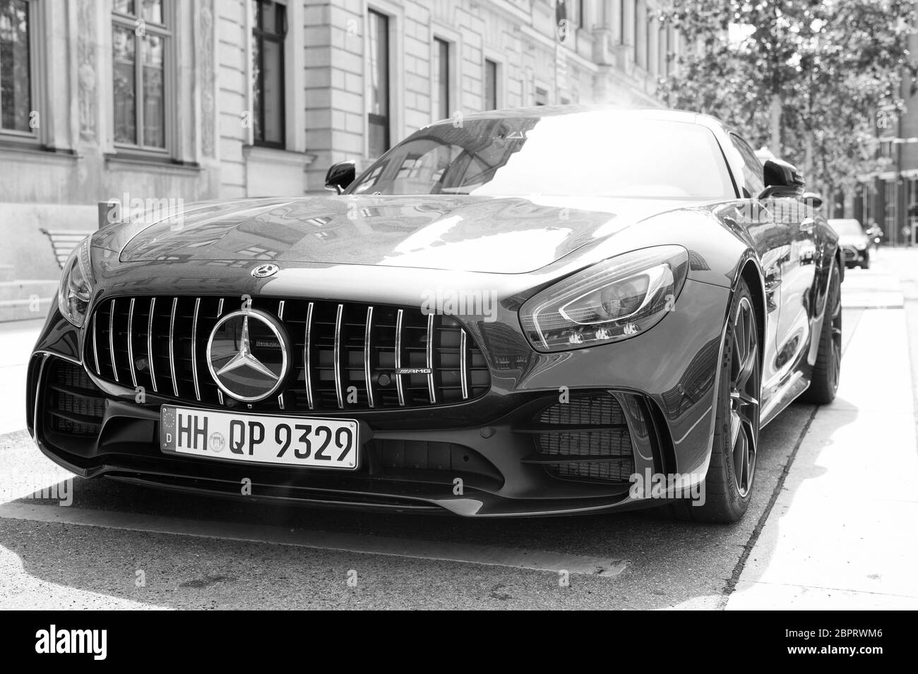 Hambourg, Allemagne-27 juillet 2019: Supercar Mercedes Benz AMG c63 v8 biurbo couleur noire garée dans la rue à Hambourg, Allemagne . Lamborghini est célèbre voiture de marque automobile chère Banque D'Images