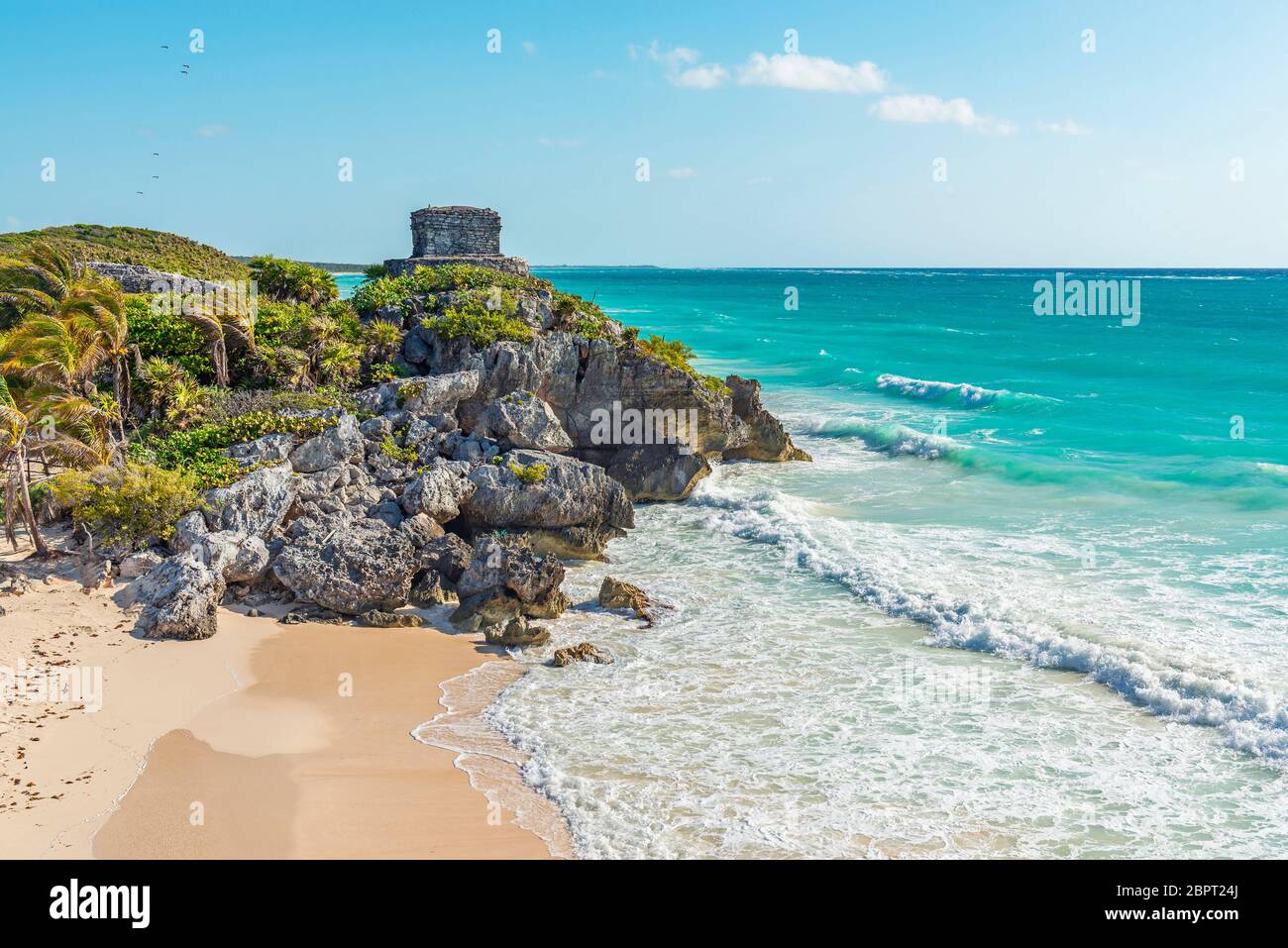 Les ruines mayas de Tulum et sa plage au bord de la mer des Caraïbes, État de Quintana Roo, péninsule du Yucatan, Mexique. Banque D'Images