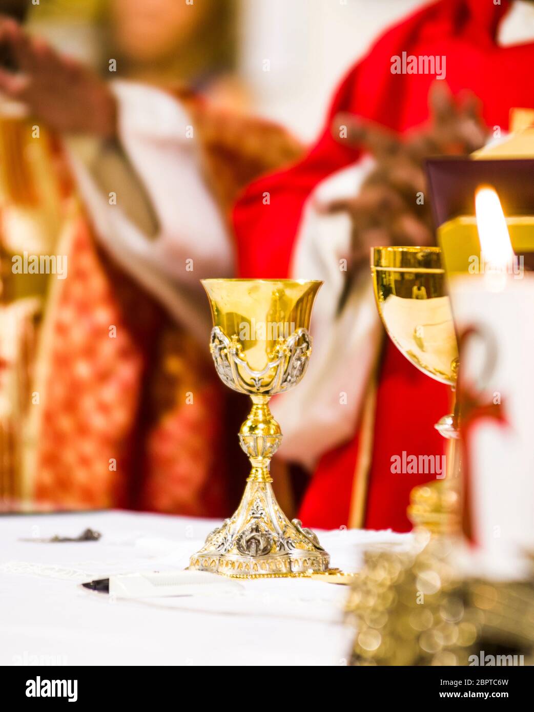 Consécration de la sainte messe le vin devient le sang du Christ et de l