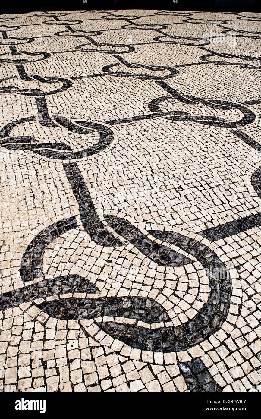 Les carreaux portugais créent un motif de nœud nautique à Aveiro, au Portugal Banque D'Images